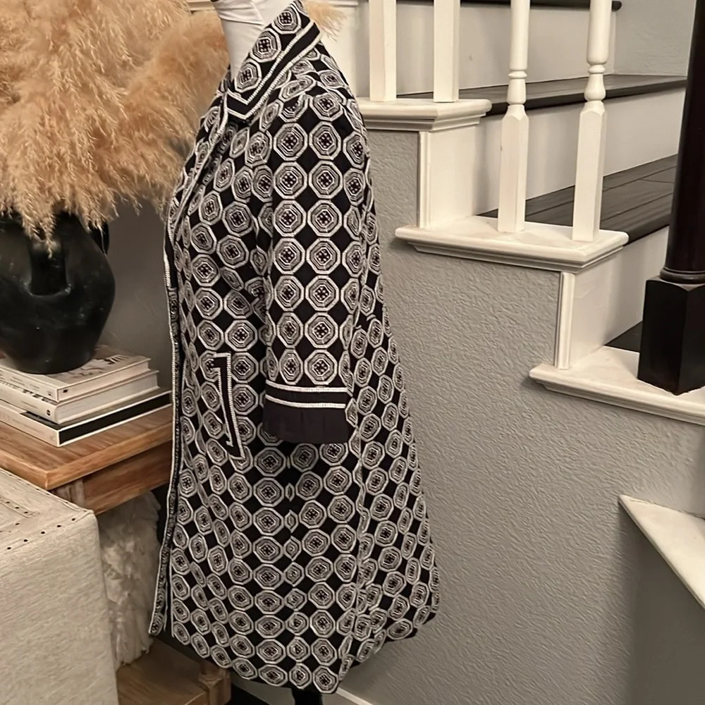 Tahari Calypso Coat Black White Geometric Embroidered Jacket Size Small - Picture 5 of 8